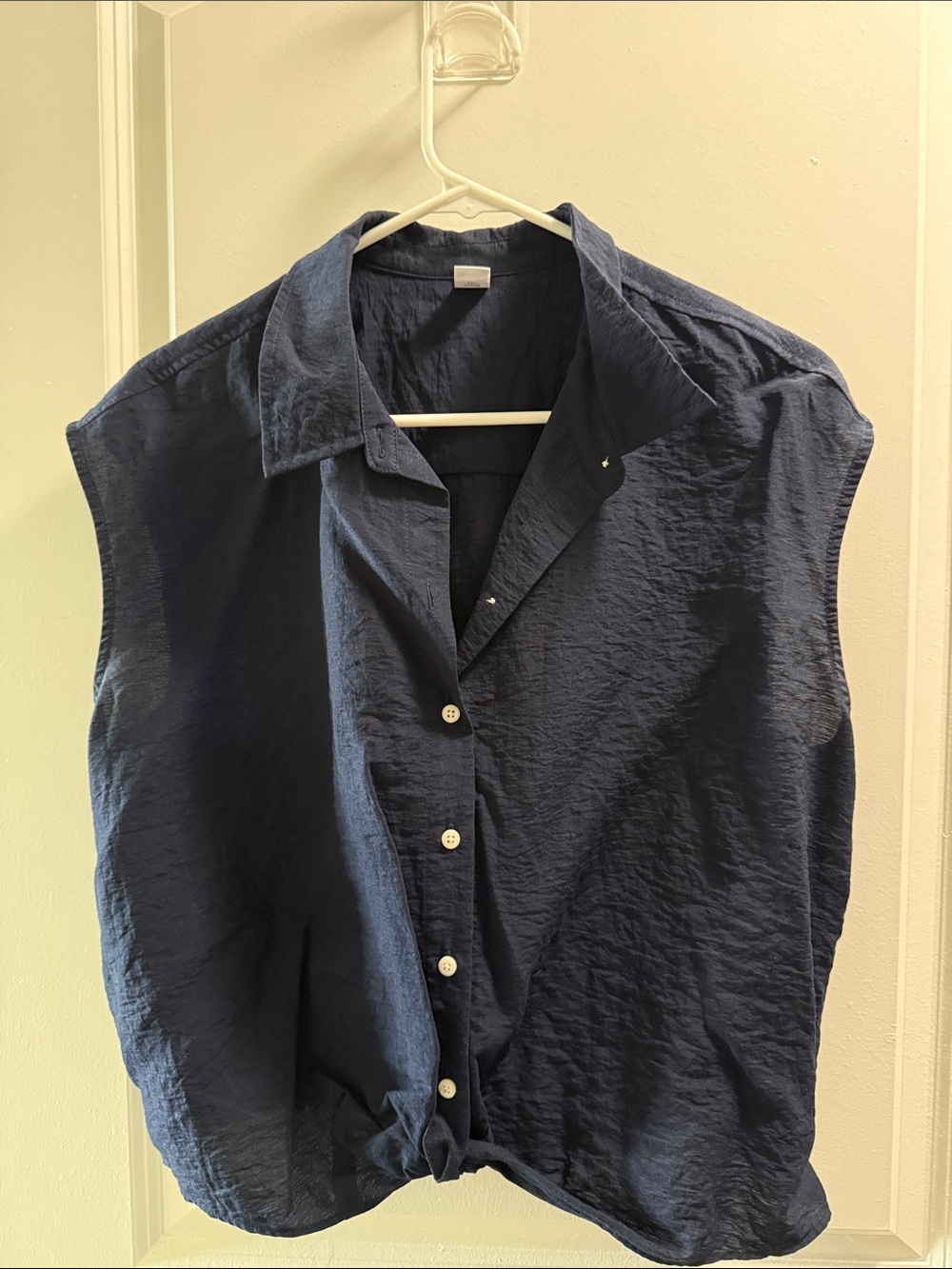 Old Navy Women's Navy Sleeveless Button-Down Shirt